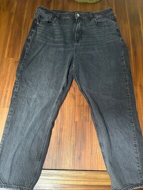 American Eagle Strigid Mom Jean